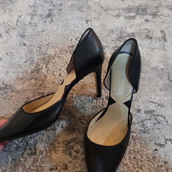 Adrienne Vittadini classic black pumps - Picture 5 of 6